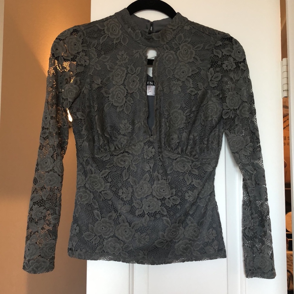 NWOT Venus Gray Lace Top - Picture 5 of 7